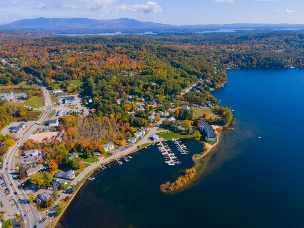 23 Best Lake Towns In The US (Beautiful!) | Explorers Away