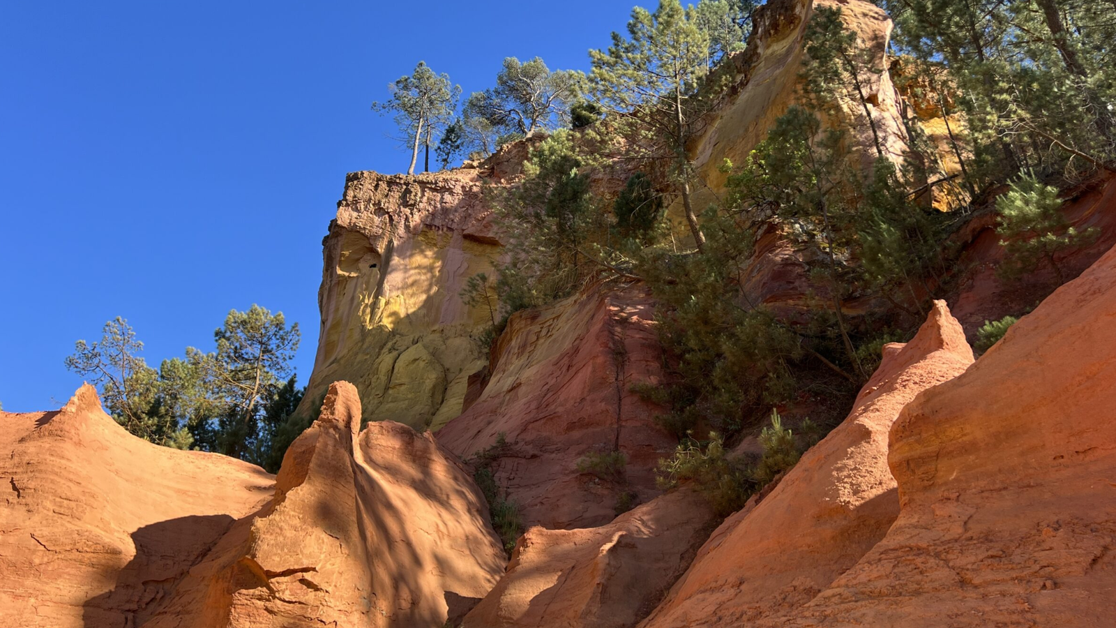 Roussillon and Ochre Trail