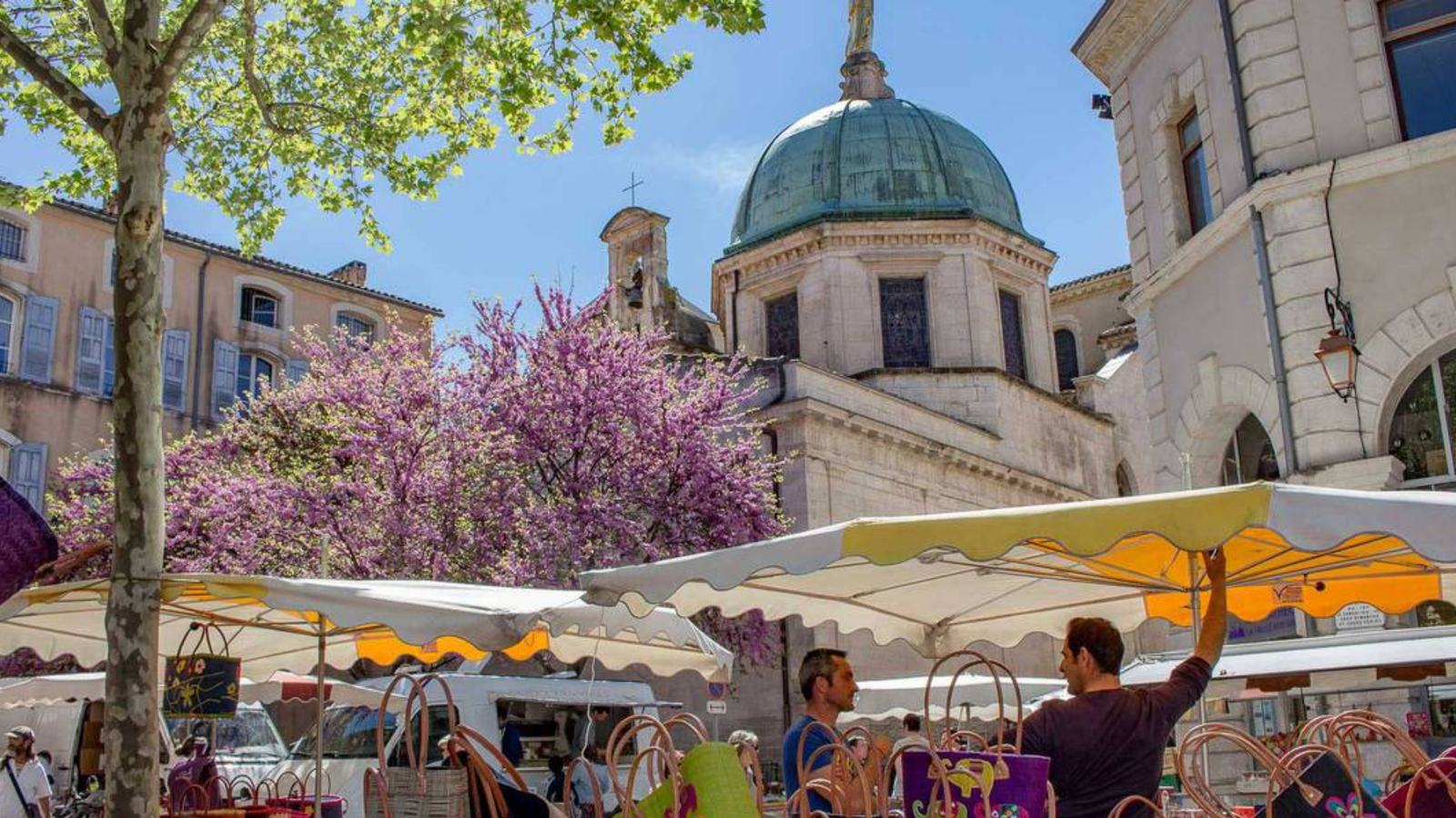 Apt Market and Free Day
