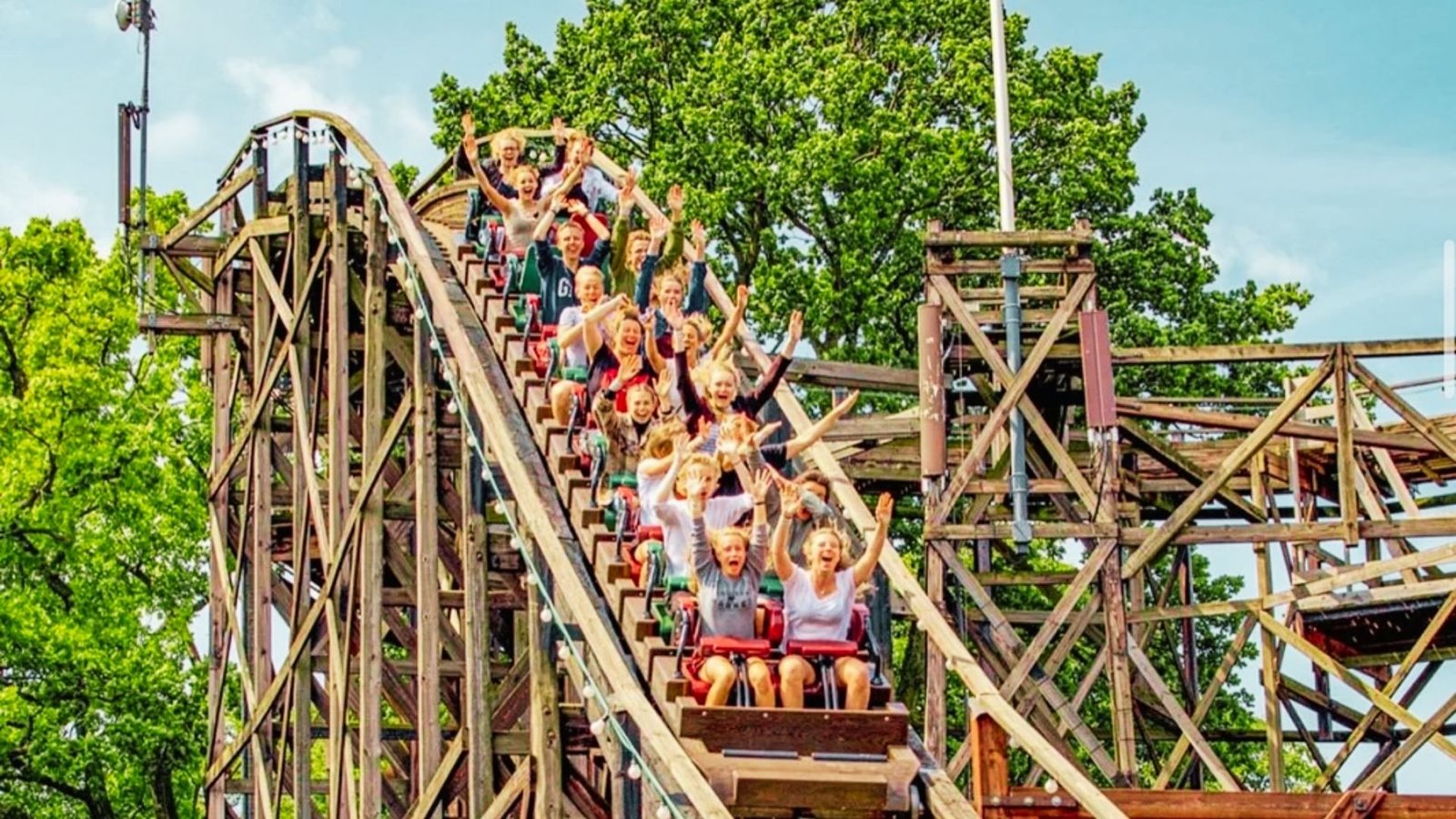 9. Dyrehaven og Bakken Amusement Park